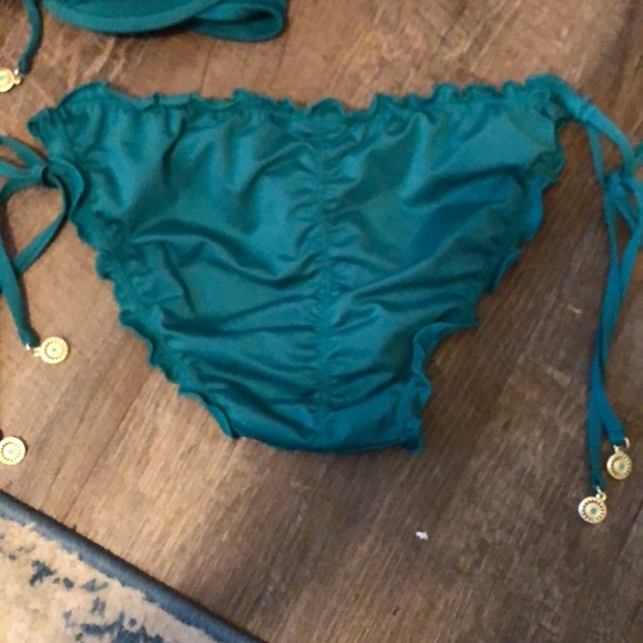 Bikini - Picture 4 of 8